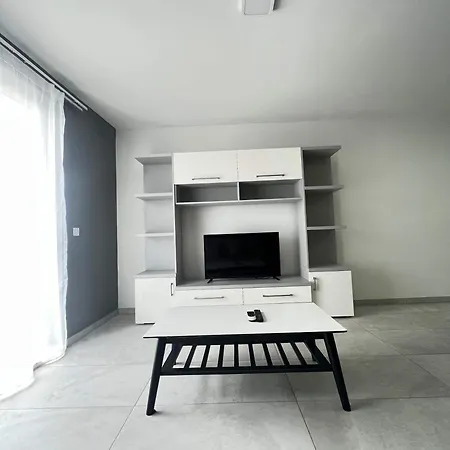 Swieqi Spacious 3 Bdr By Pmi Malta Apartment