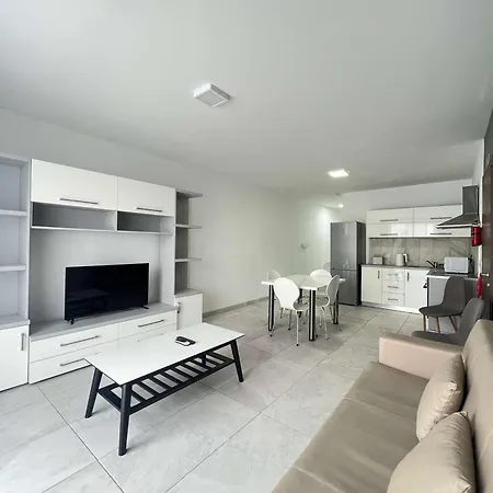 Swieqi Spacious 3 Bdr By Pmi Malta Apartment
